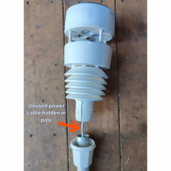 Ecowitt Wittboy Unused Power cable hidden in pole
